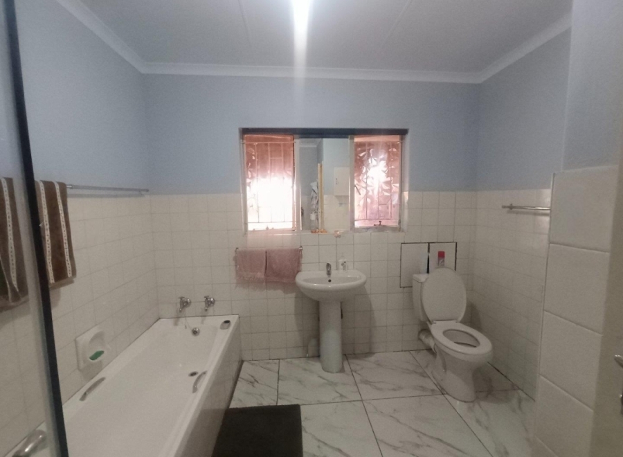 4 Bedroom Property for Sale in Bishops Bay Free State